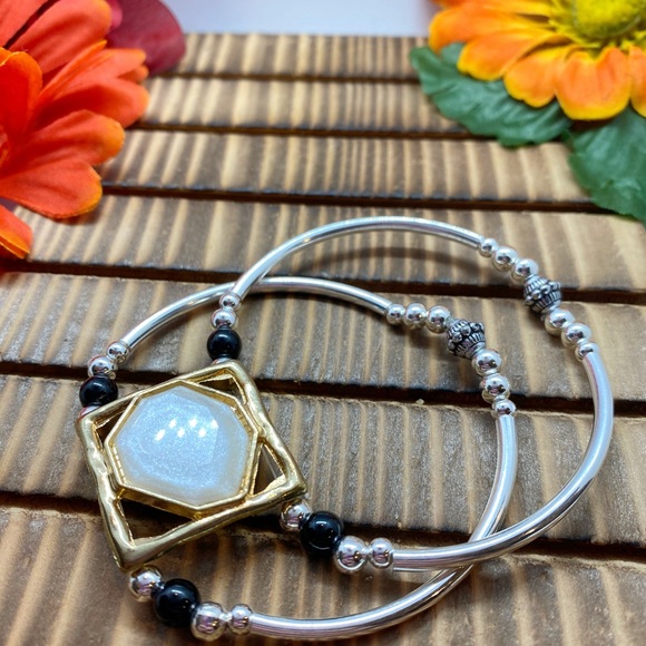 Double Strand Elastic Bracelet - Picture 1 of 4